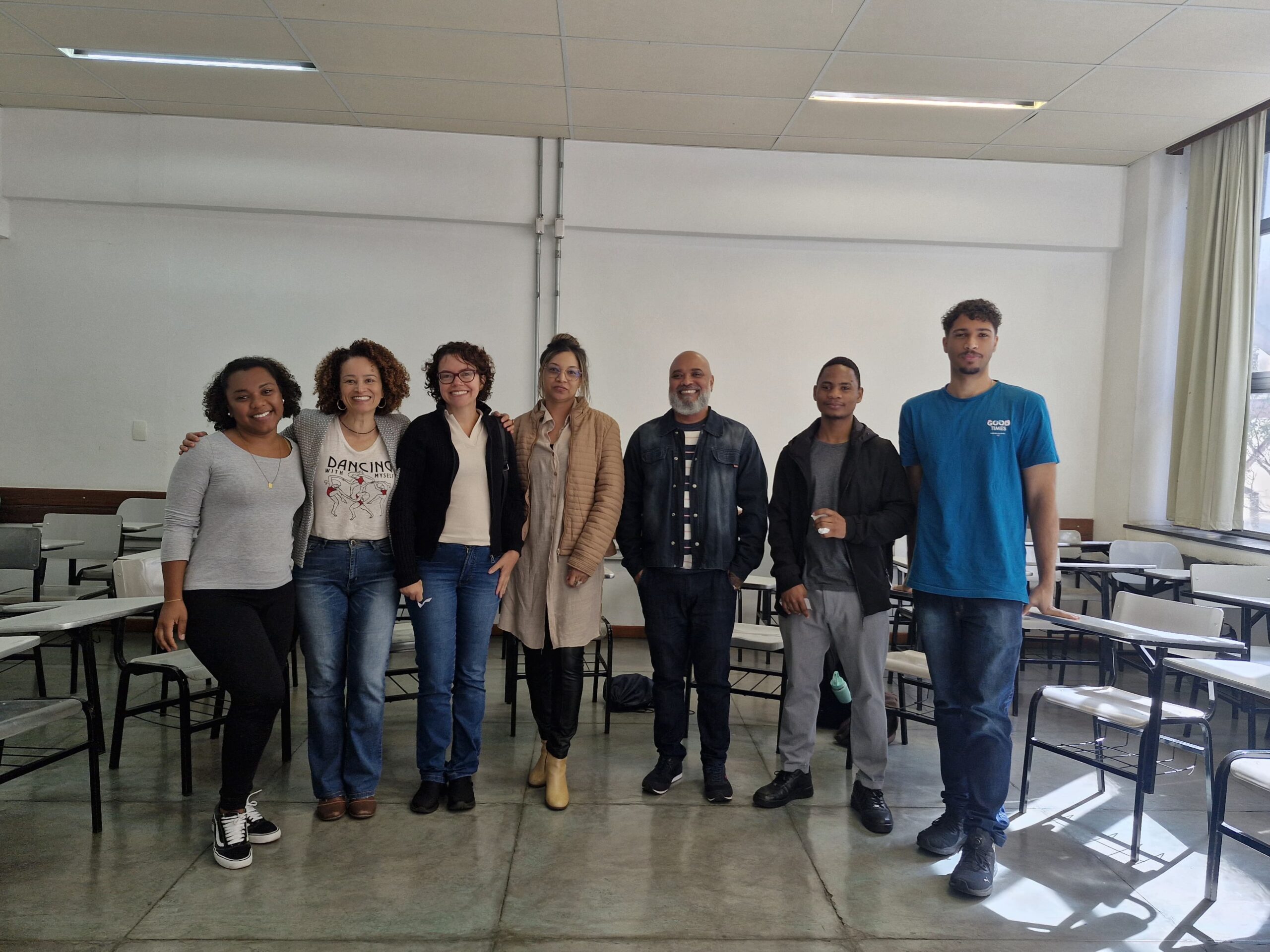 Roda de conversa sobre consciência negra e inclusão no ambiente acadêmico reúne professores e alunos
