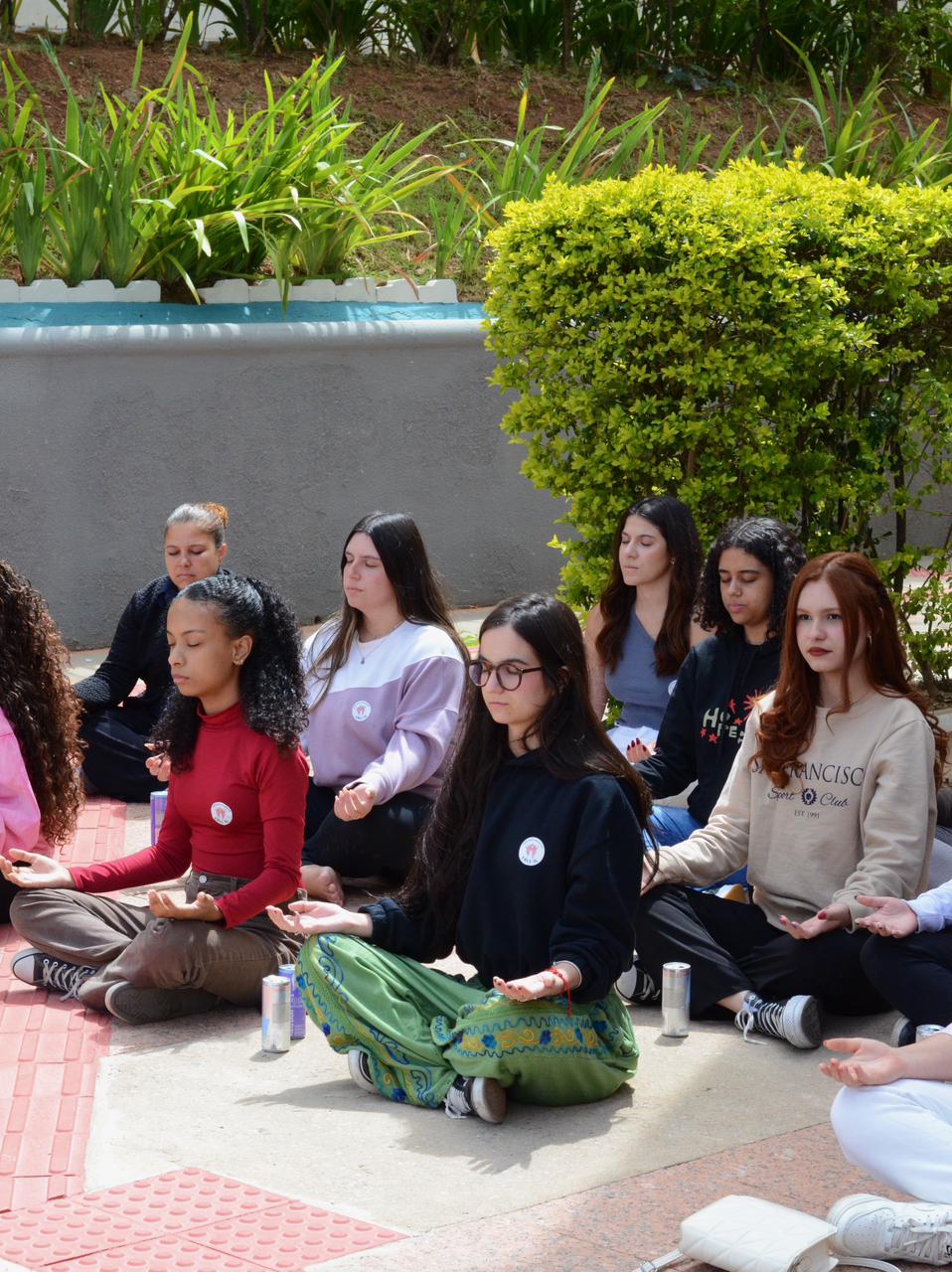 Projeto de extensão realiza aula de Yoga na Fumec em campanha contra o tabagismo