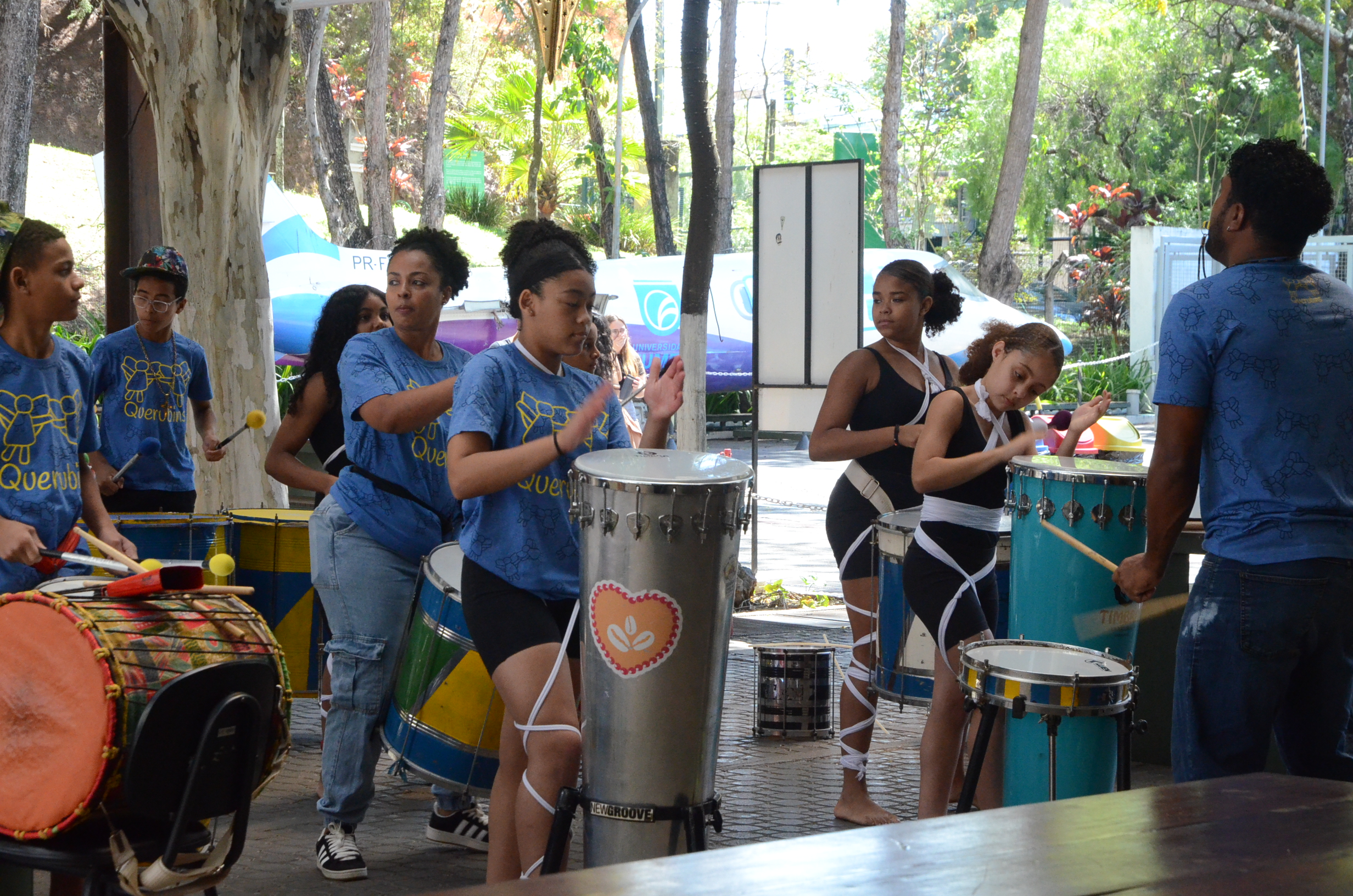 Associação Querubins leva ritmo ao espaço de convivência da Fumec
