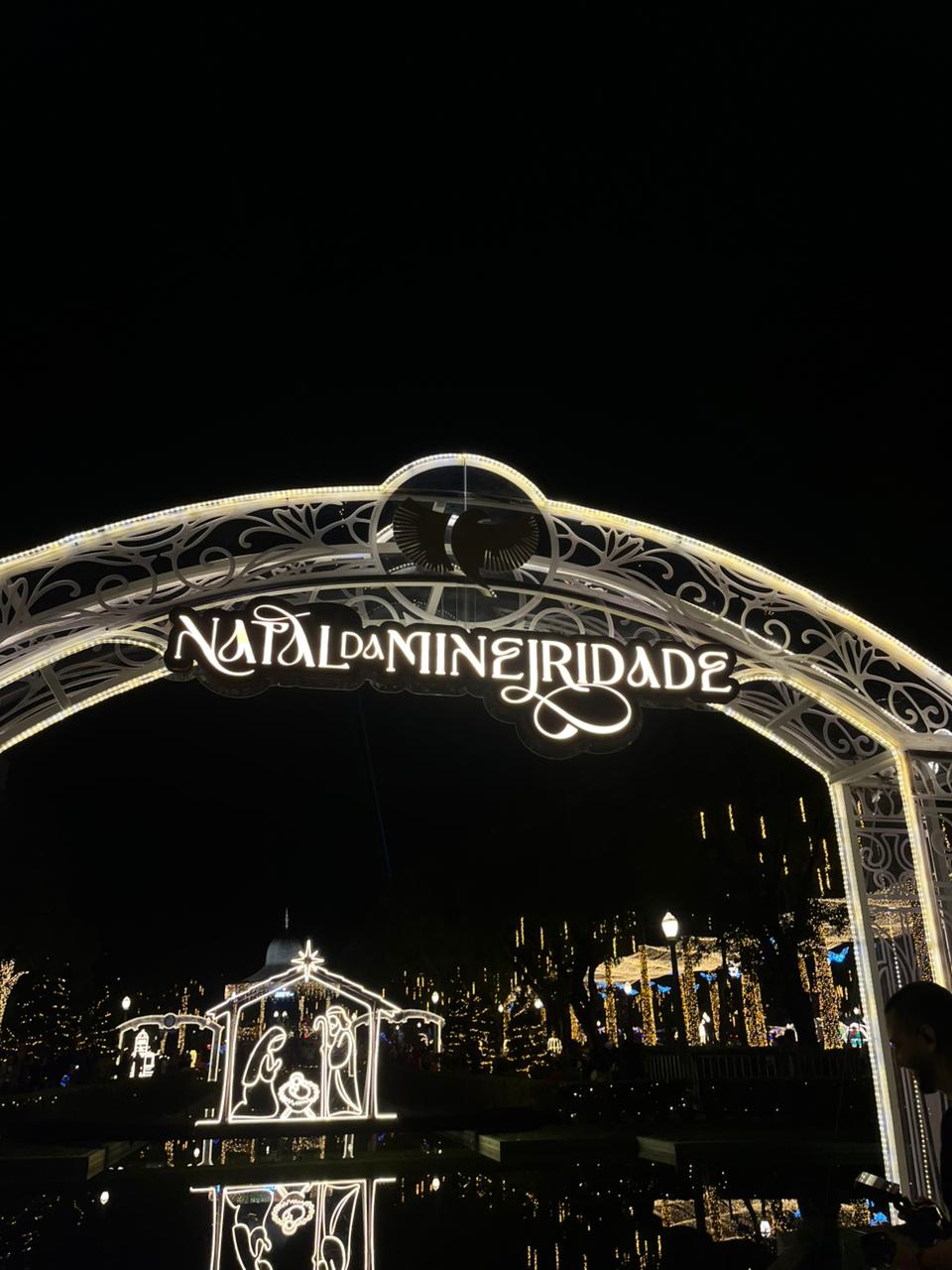 Decoração na Praça da Liberdade junta tradições mineiras e natalinas